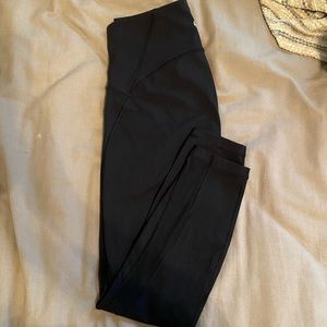 Lululemon 7/8 legging w mesh panels